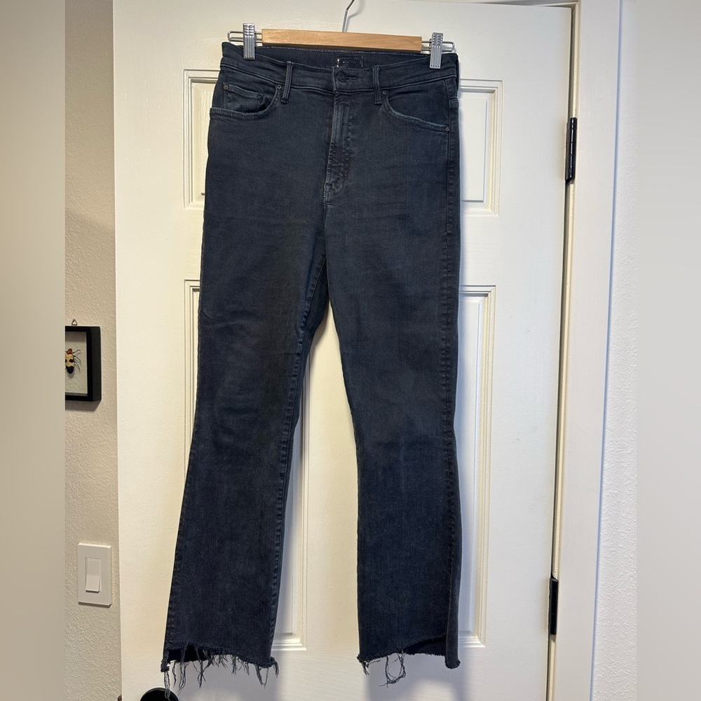 MOTHER Women’s The Insider Step Fray Jeans. Washed Black. Size 28.